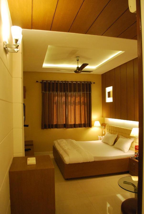 Hotel Arina Inn Нью-Делі Екстер'єр фото