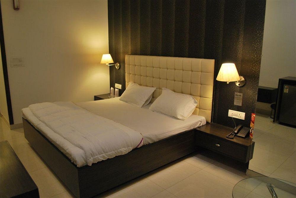 Hotel Arina Inn Нью-Делі Екстер'єр фото